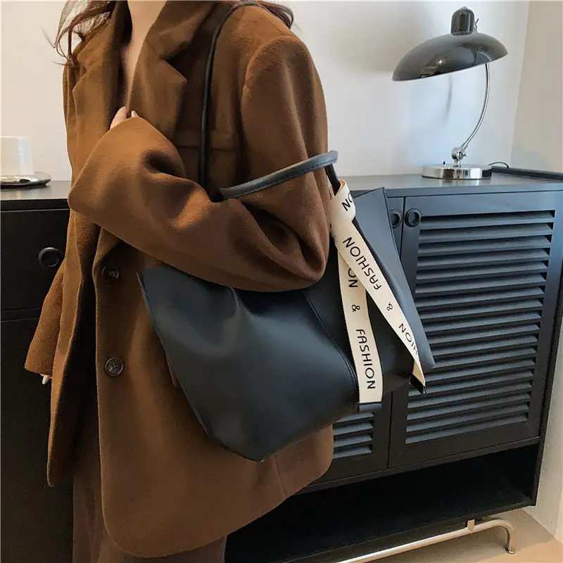 2023 Winter Brown Leather Shoulder Bag with "POV Fashion" Strap - Image 6