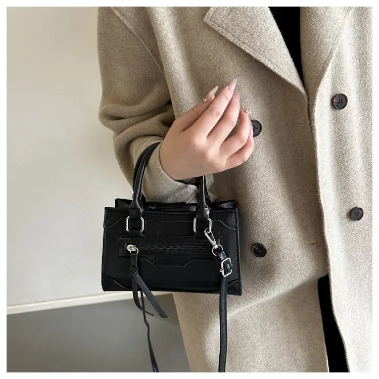 British Style Women's Shoulder Crossbody Bag 2023 New Stitching — feature 13