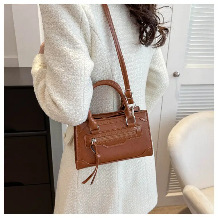 British Style Women's Shoulder Crossbody Bag 2023 New Stitching — feature 17