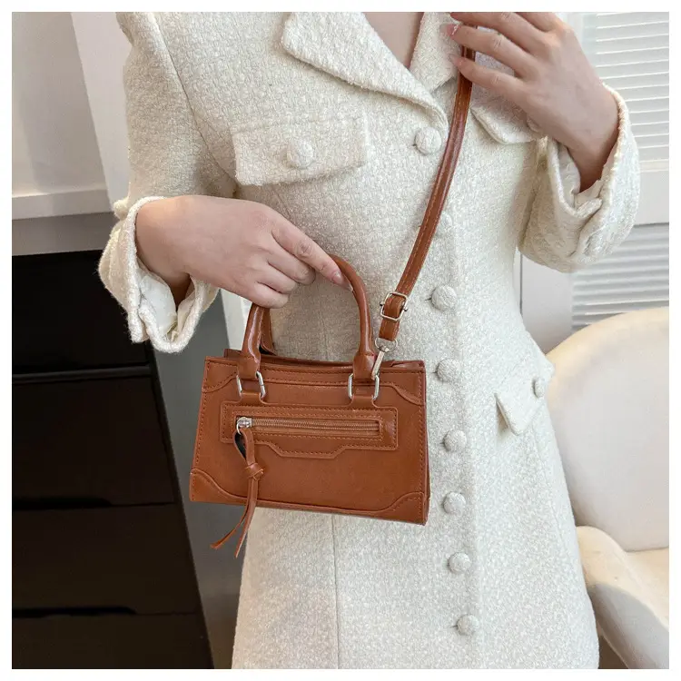 British Style Women's Shoulder Crossbody Bag 2023 New Stitching — feature 18