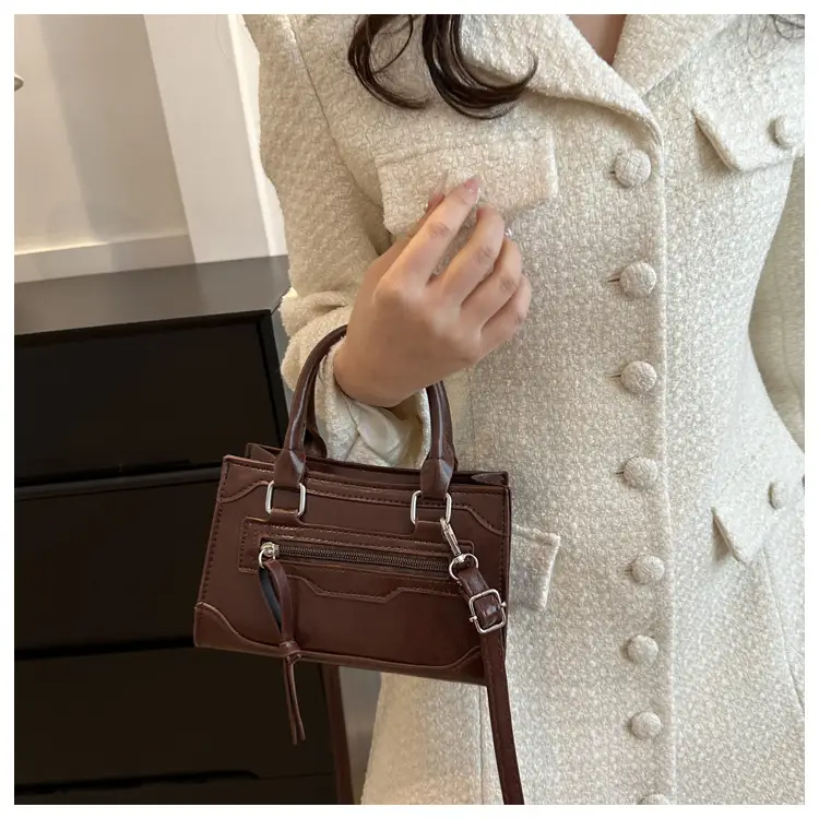 British Style Women's Shoulder Crossbody Bag 2023 New Stitching — feature 19