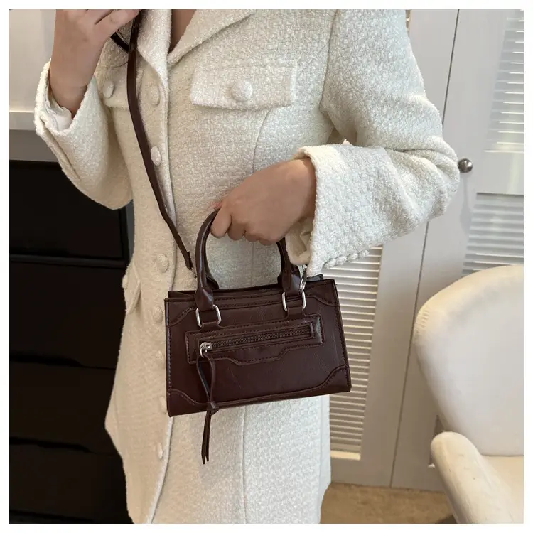 British Style Women's Shoulder Crossbody Bag 2023 New Stitching — feature 21