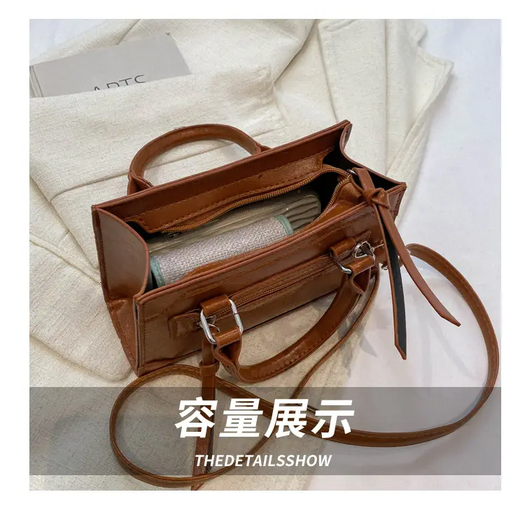 British Style Women's Shoulder Crossbody Bag 2023 New Stitching — feature 8