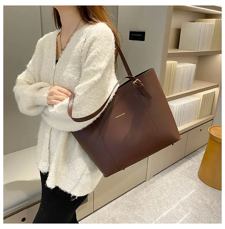 Retro Brown Beige Women's Shoulder Tote Bag 2023 — feature 15