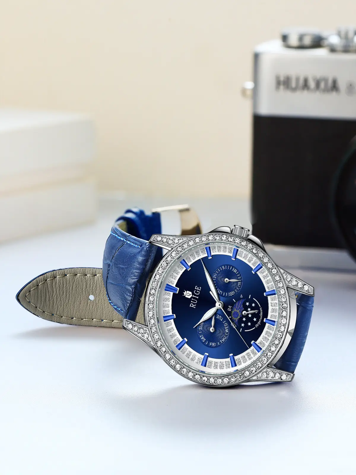Men's Quartz Watch with Diamond Band & Blue Dial — feature 6