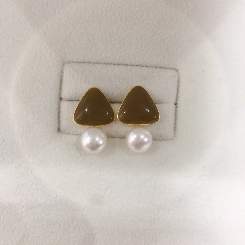 Candy Color Triangular Pearl Earrings for Women 18K Gold — feature 3