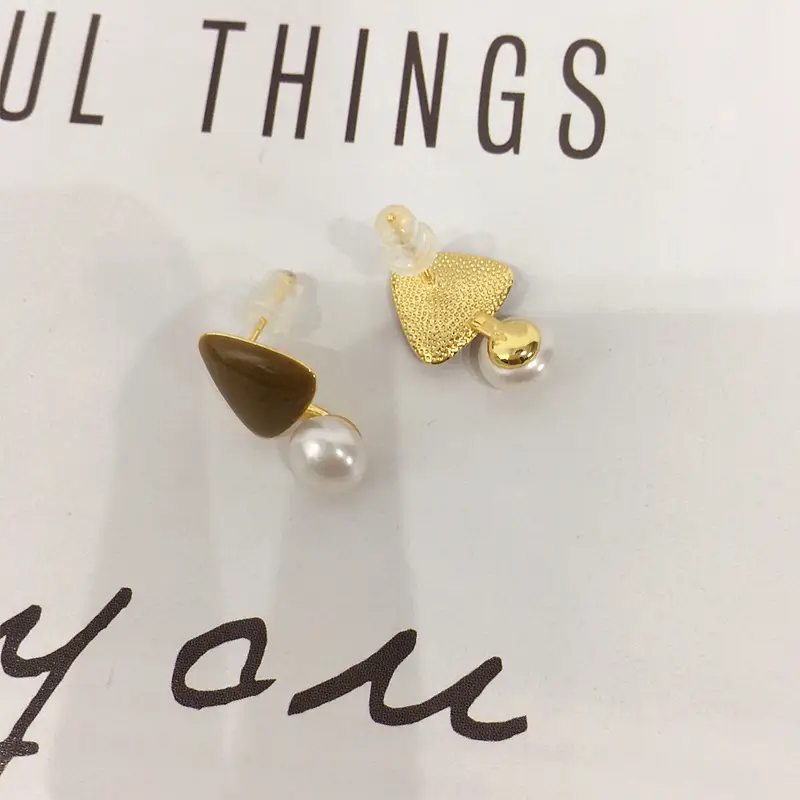 Candy Color Triangular Pearl Earrings for Women 18K Gold — feature 6
