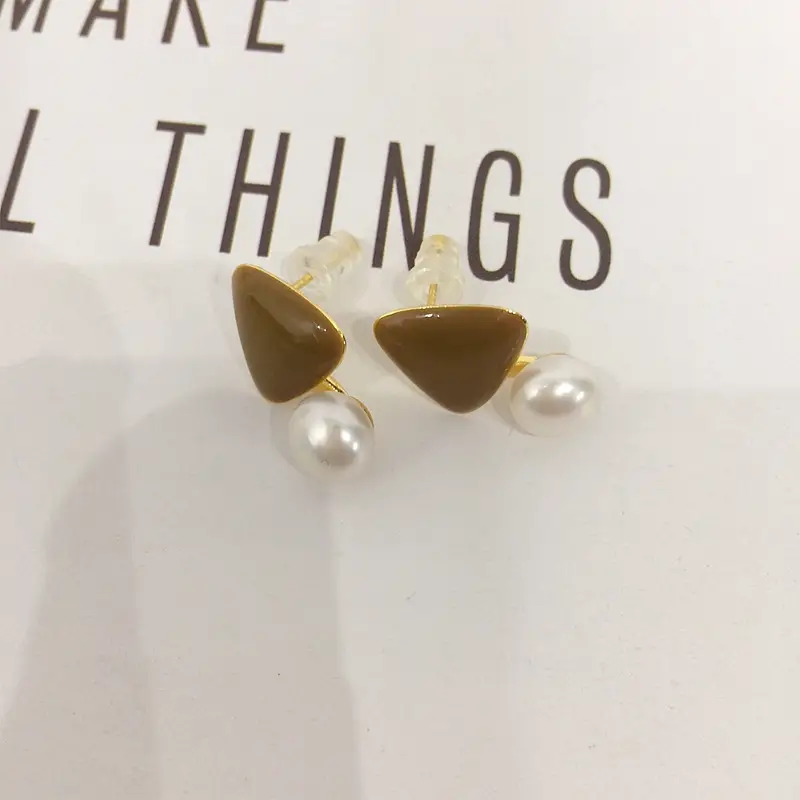 Candy Color Triangular Pearl Earrings for Women 18K Gold — feature 7