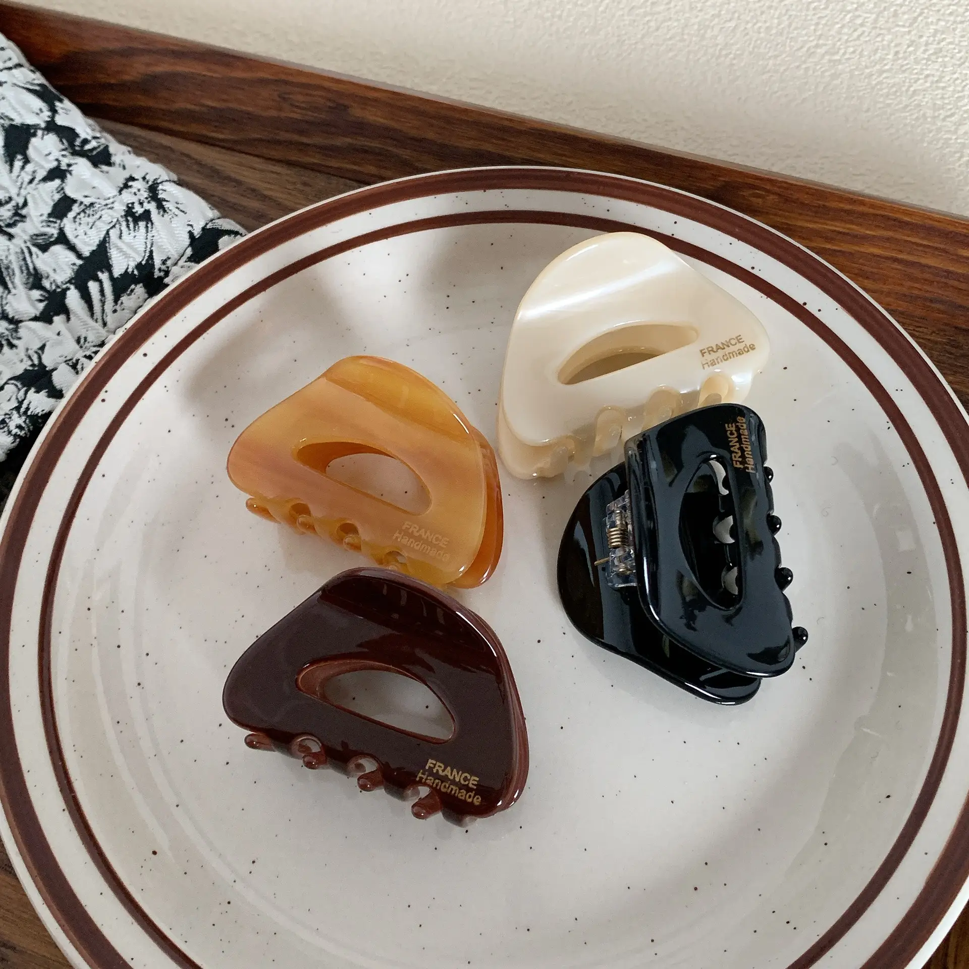 French Hairpin for Women with Acetate Grip — feature 12