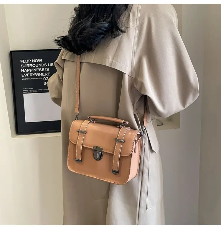 Women's tan leather shoulder messenger bag 2023 — feature 17