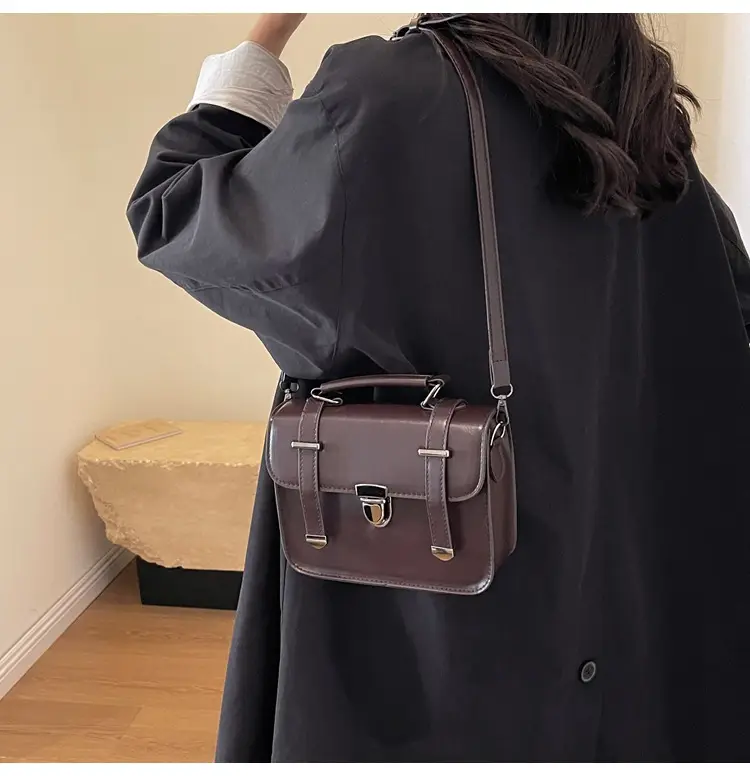 Women's tan leather shoulder messenger bag 2023 — feature 8