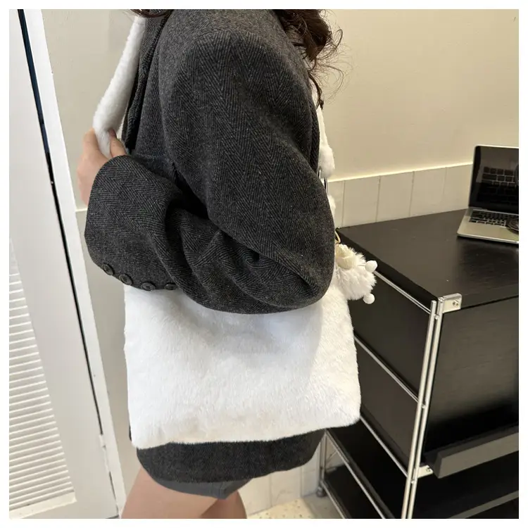 Winter Plush Shoulder Messenger Bag White Korean Style — feature 12