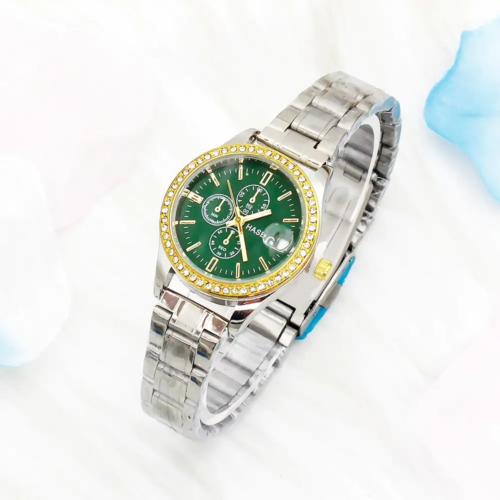 Women's Green Dial Luxury Watch with Diamond Bracelet — feature 10