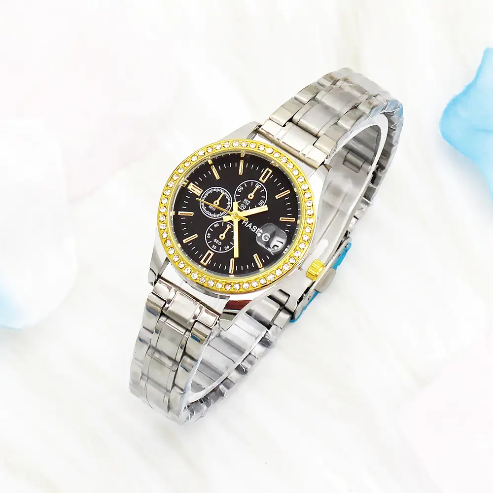 Women's Green Dial Luxury Watch with Diamond Bracelet — feature 9