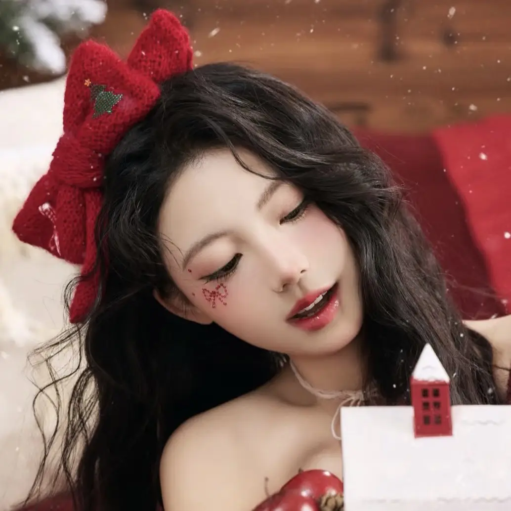 New Year's Red Knitted Wool Hairpin Bow Accessory - Image 7