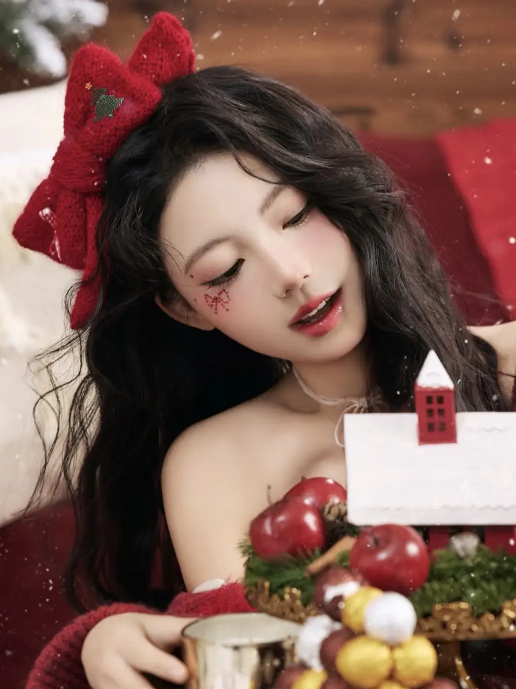 New Year's Red Knitted Wool Hairpin Bow Accessory — feature 3