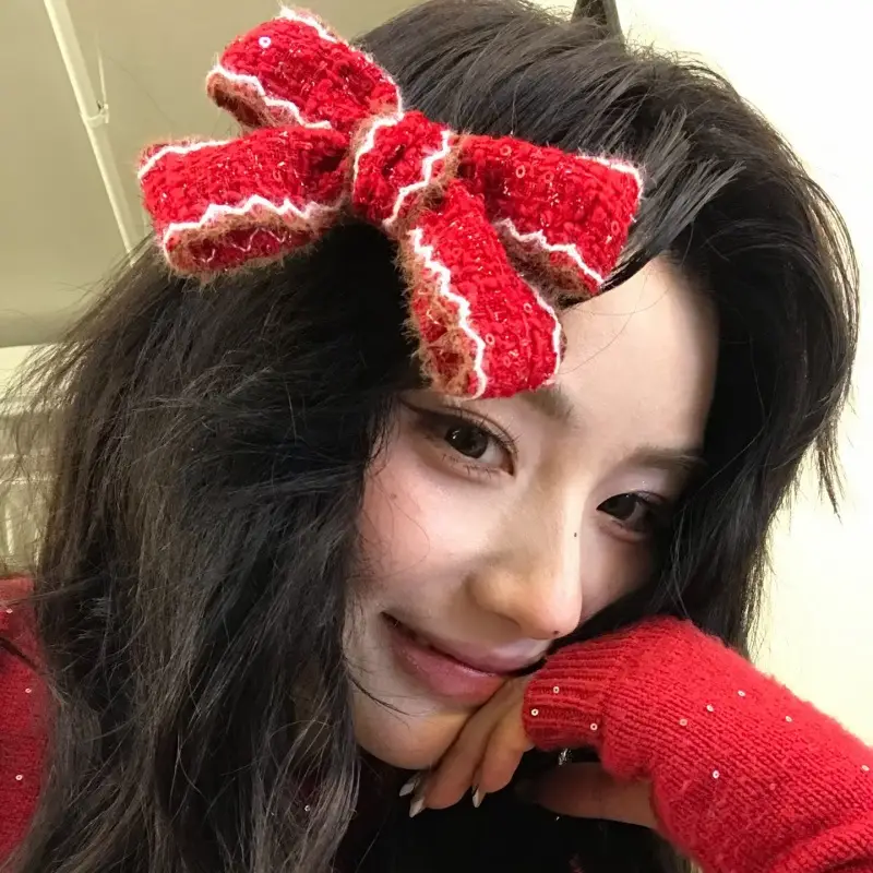 New Year's Red Knitted Wool Hairpin Bow Accessory - Image 4