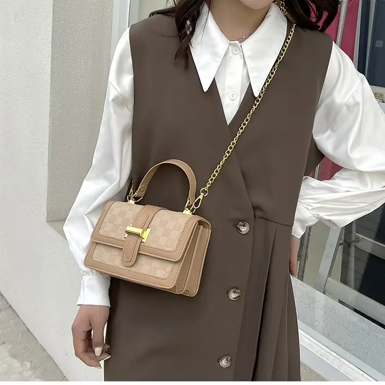 21X18 Inch Women's Chain Shoulder Bag Multi Color - Image 6