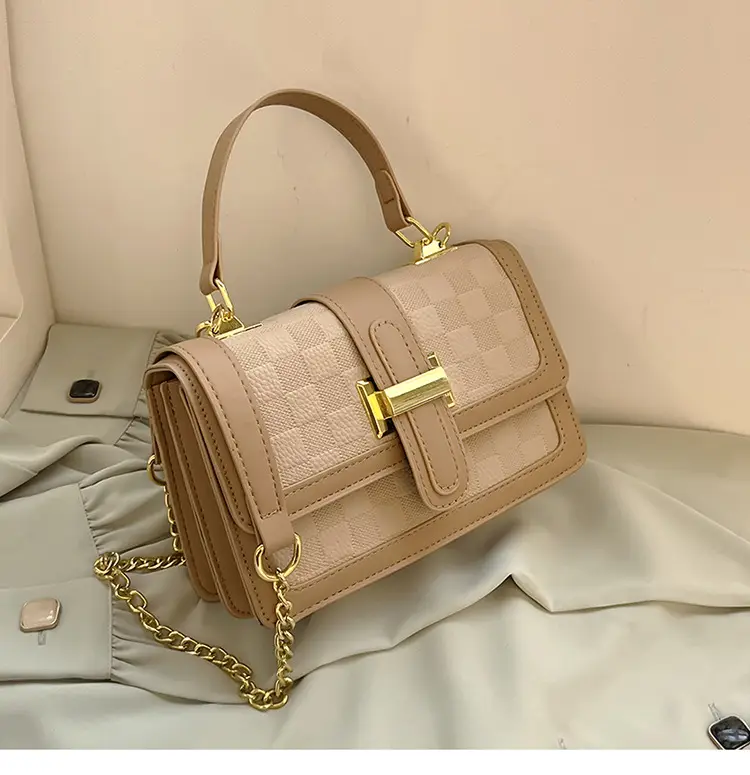 21X18 Inch Women's Chain Shoulder Bag Multi Color - Image 3