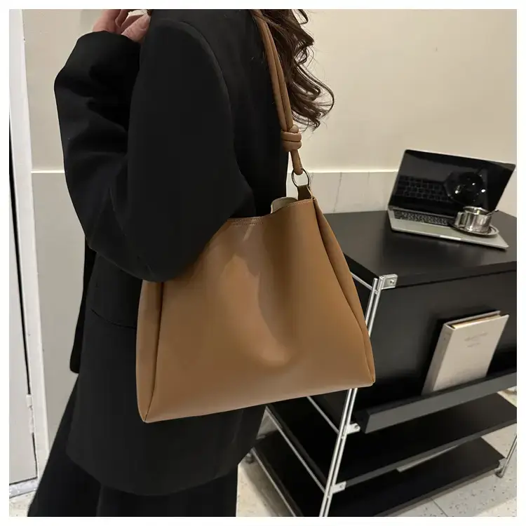 Black Crossbody Tote Bag for Women Winter Style — feature 18