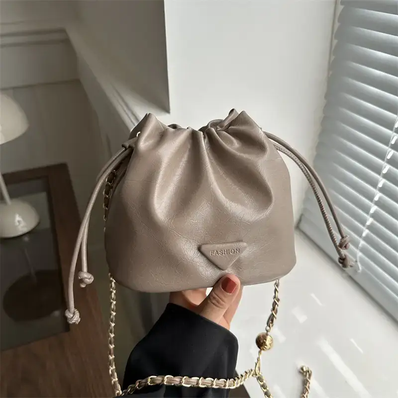 Black Chain Shoulder Bag for Women Winter New