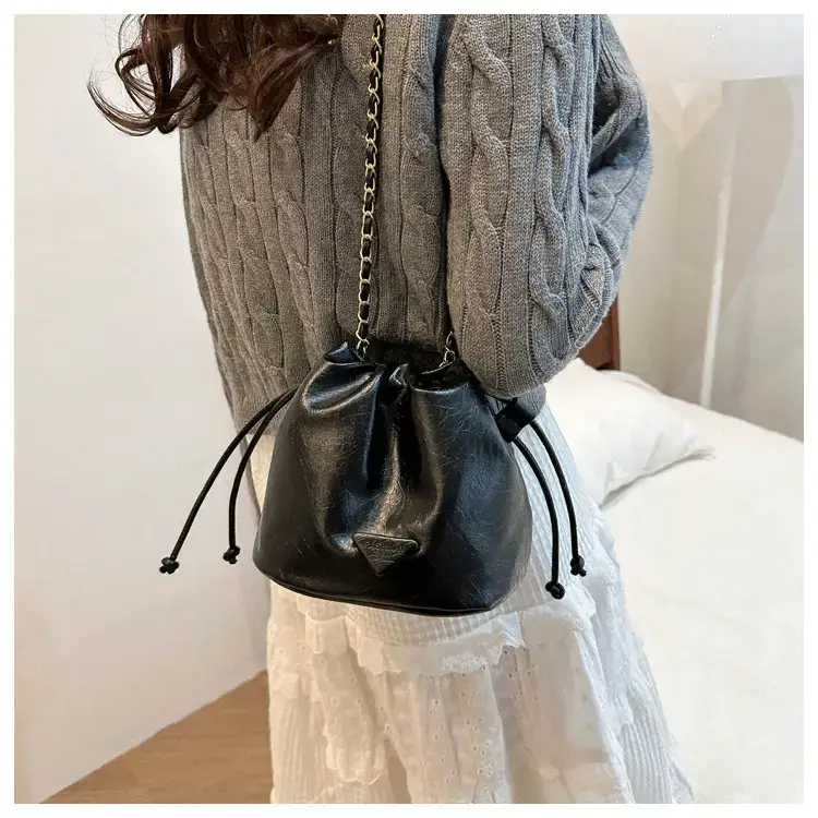 Black Chain Shoulder Bag for Women Winter New — feature 10
