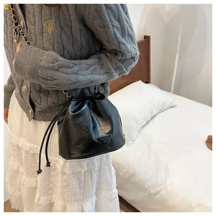 Black Chain Shoulder Bag for Women Winter New — feature 11