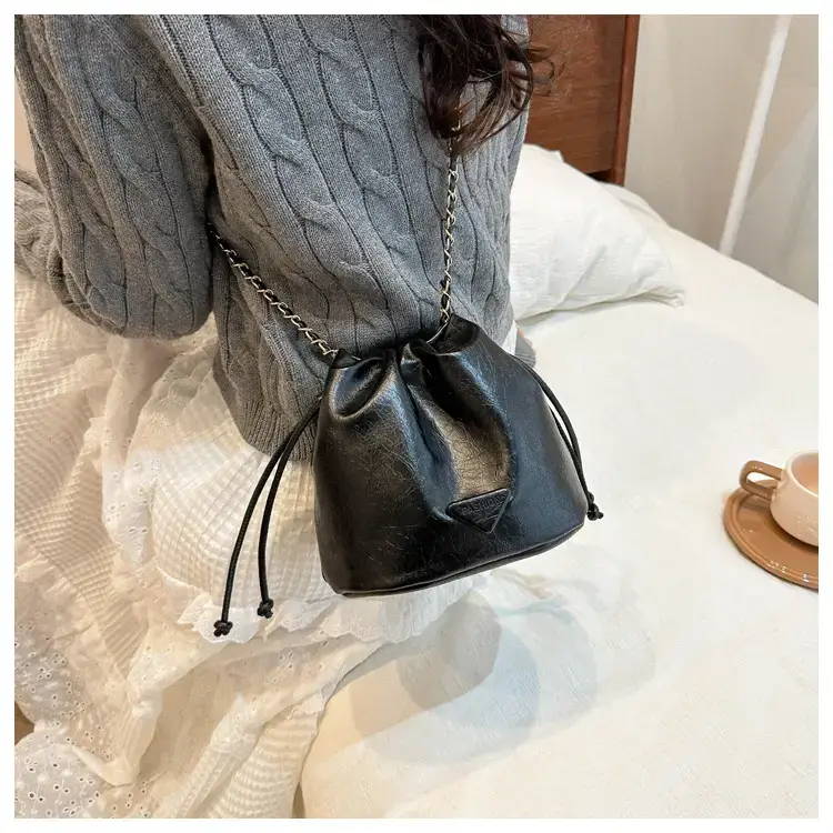 Black Chain Shoulder Bag for Women Winter New — feature 12