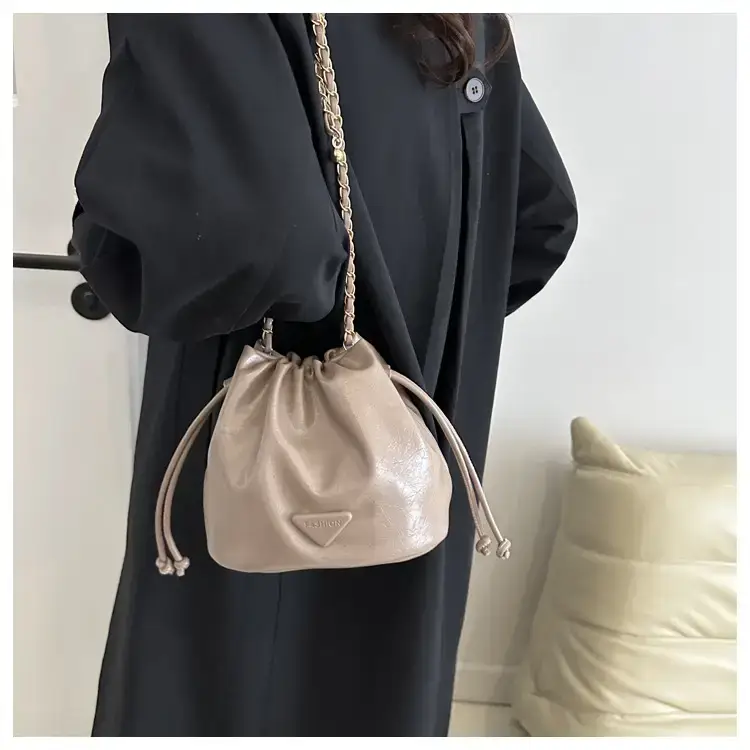 Black Chain Shoulder Bag for Women Winter New — feature 13