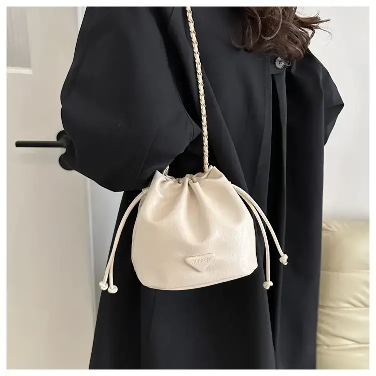 Black Chain Shoulder Bag for Women Winter New — feature 16