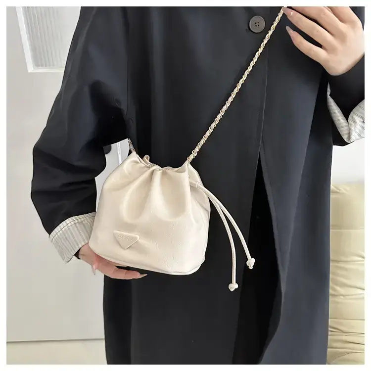 Black Chain Shoulder Bag for Women Winter New — feature 18