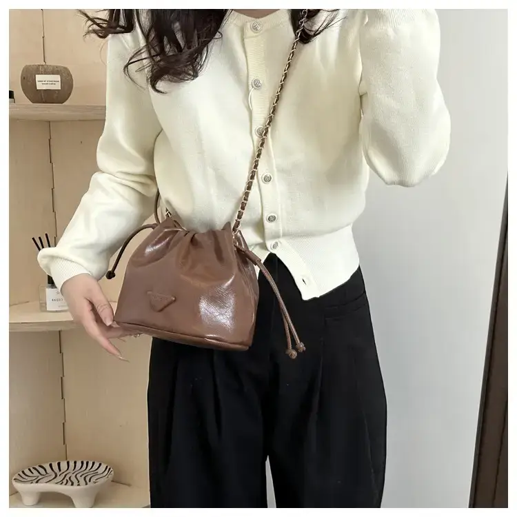 Black Chain Shoulder Bag for Women Winter New — feature 21