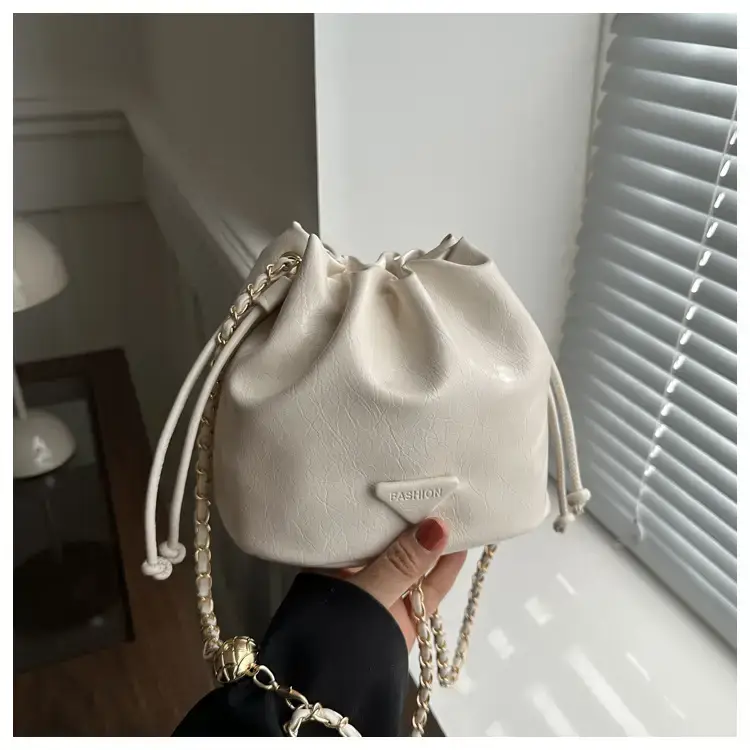 Black Chain Shoulder Bag for Women Winter New — feature 25