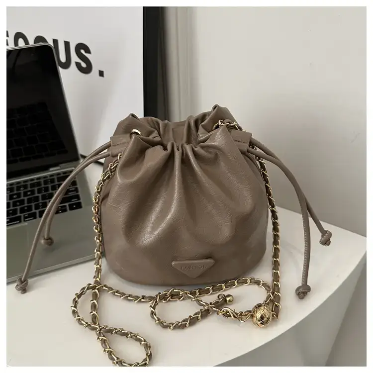 Black Chain Shoulder Bag for Women Winter New — feature 37