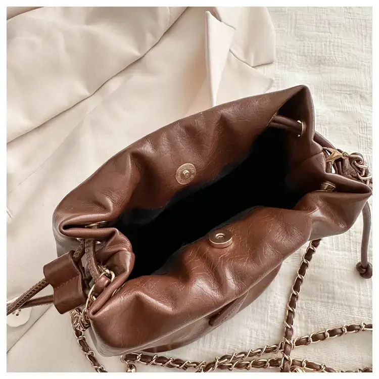Black Chain Shoulder Bag for Women Winter New — feature 8