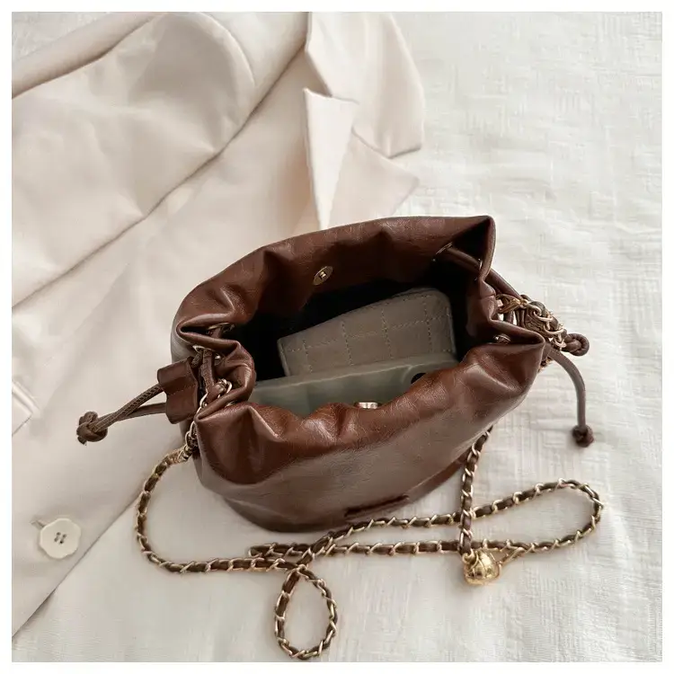 Black Chain Shoulder Bag for Women Winter New — feature 9