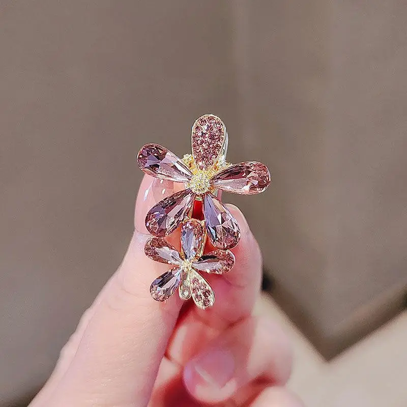 Sweet Flower Hairpin with Zircon Duckbill Clip — feature 4