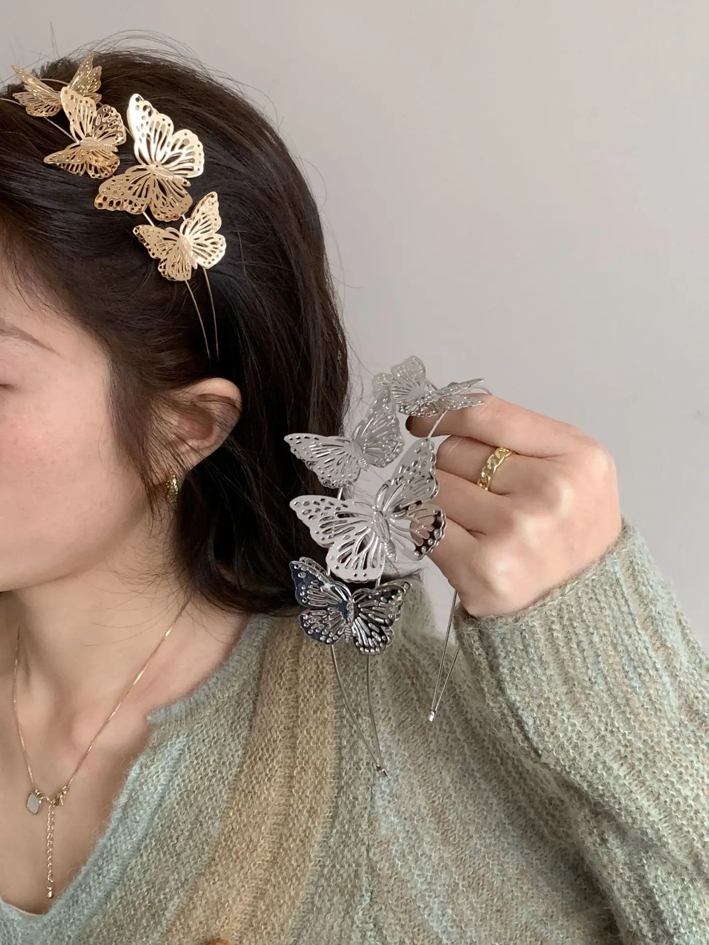 Golden Butterfly Hairpin with Lace Edge for Women — feature 3