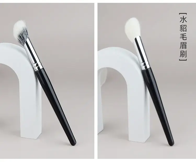 Blush Brush Set with Wool Sickle Dotted Design — feature 19