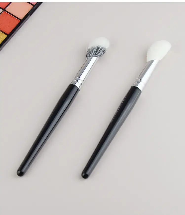 Blush Brush Set with Wool Sickle Dotted Design — feature 20
