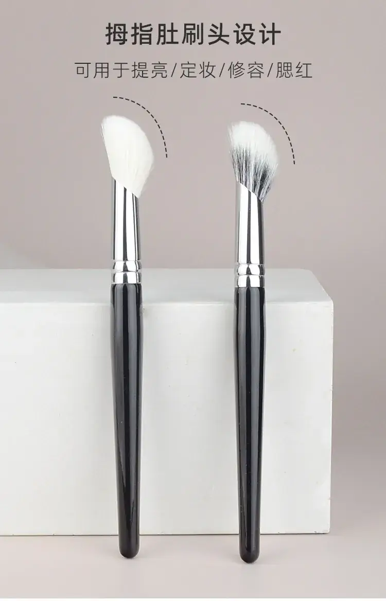 Blush Brush Set with Wool Sickle Dotted Design — feature 5