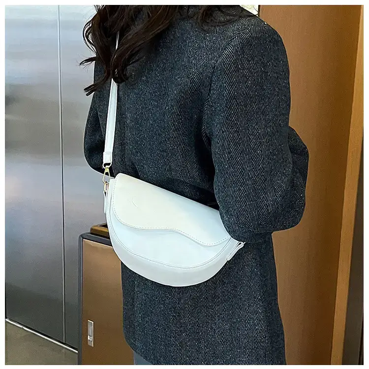 Black Textured Shoulder Bag for Women 2024 — feature 14