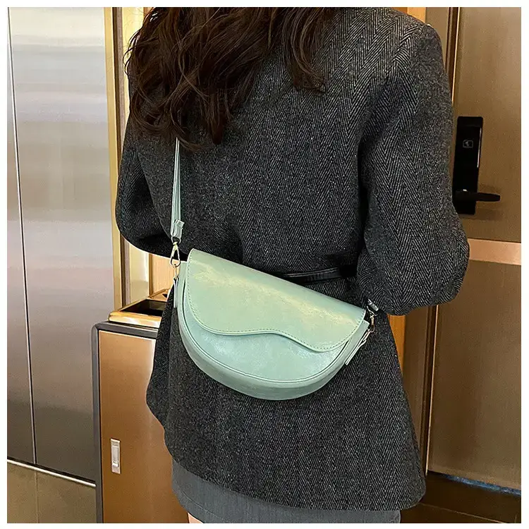 Black Textured Shoulder Bag for Women 2024 — feature 7