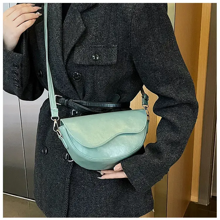 Black Textured Shoulder Bag for Women 2024 — feature 8
