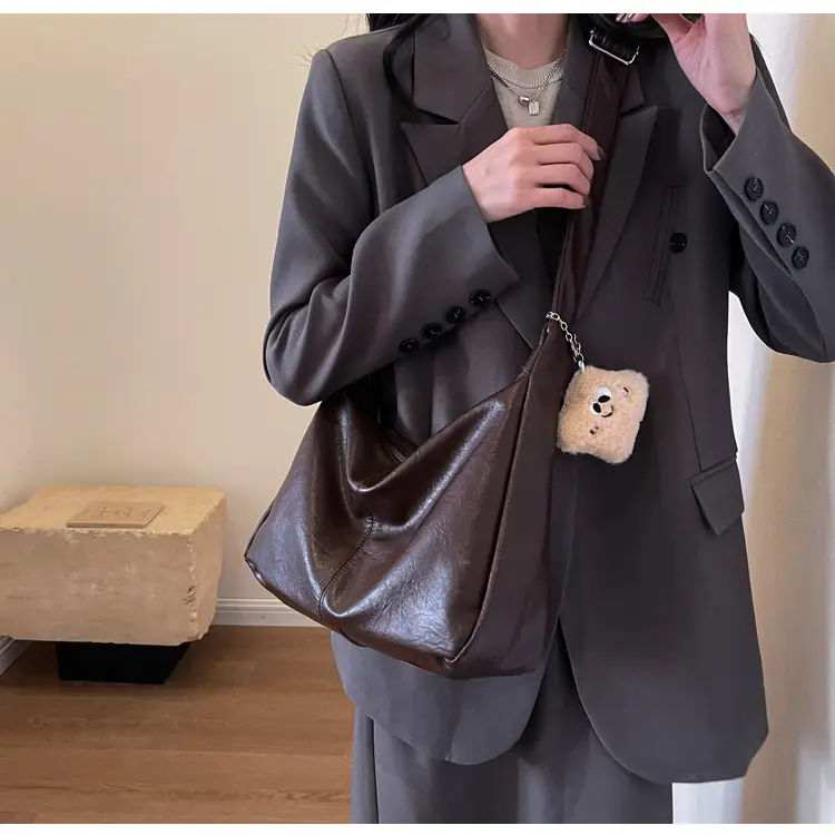 Women Large Capacity Brown Leather Shoulder Bag 2023 — feature 14