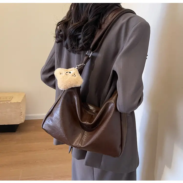 Women Large Capacity Brown Leather Shoulder Bag 2023 — feature 17