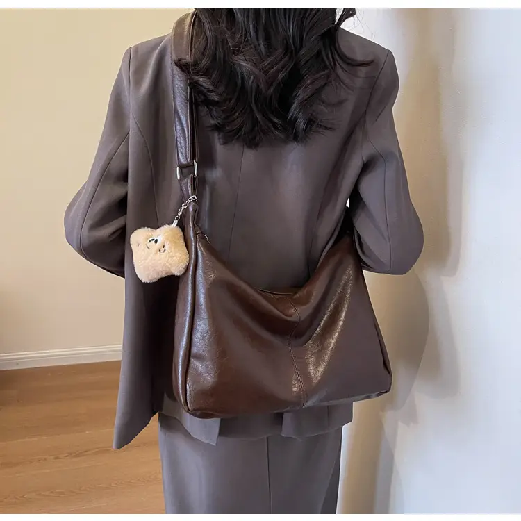 Women Large Capacity Brown Leather Shoulder Bag 2023 — feature 18