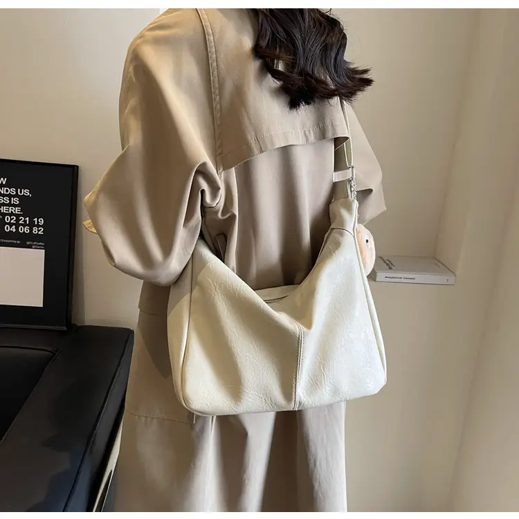 Women Large Capacity Brown Leather Shoulder Bag 2023 — feature 20