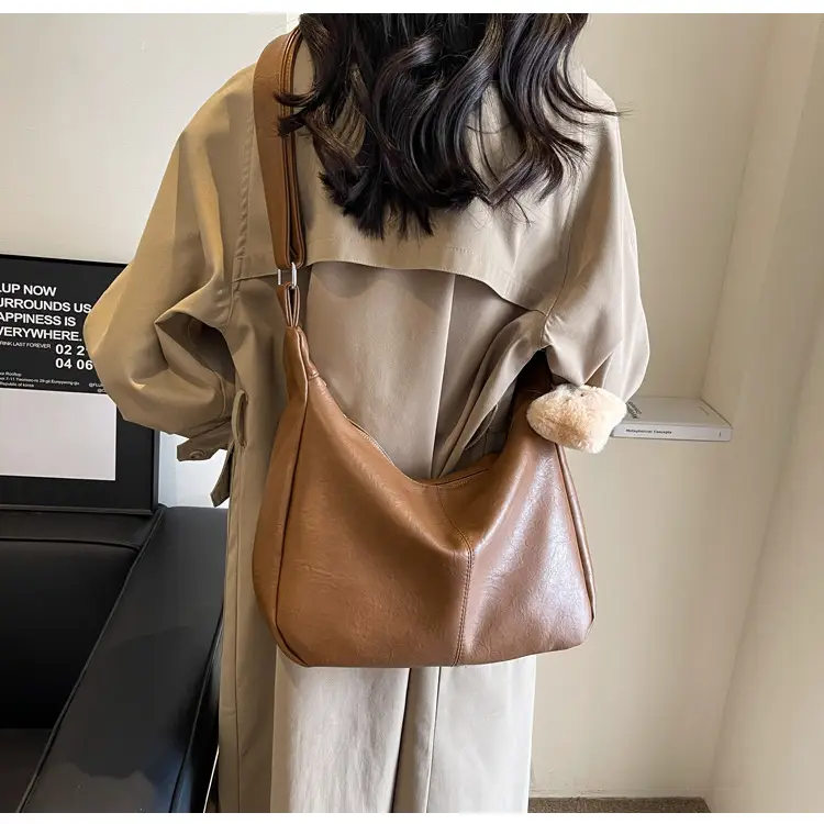 Women Large Capacity Brown Leather Shoulder Bag 2023 — feature 22
