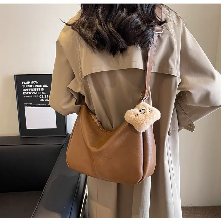 Women Large Capacity Brown Leather Shoulder Bag 2023 — feature 23